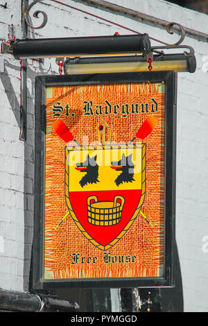 "Die St Radeguund" Pub, kleinste Kneipe in Cambridge und Endpunkt der berühmten Halbjährlichen Pub Crawl, King Street, Cambridge, England. Stockfoto