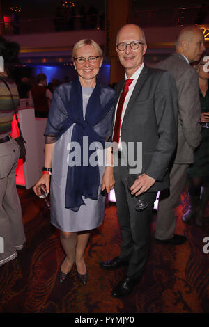 Gäste des Filmfest Hamburg eröffnet Cinmemaxx Mit: Peter Tschentscher mit Ehefrau Eva Maria Wo: Hamburg, Deutschland Wann: 27 Sep 2018 Credit: Becher/WENN.com Stockfoto