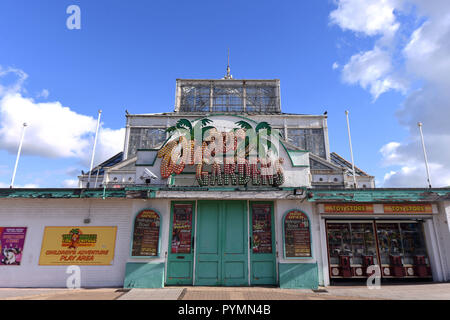 Der letzte überlebende Seaside viktorianischen Gusseisen und Glas Winter Gardens, Great Yarmouth, Norfolk, wie die Küsten Rat sucht einen Investor und Betreiber es als touristische Attraktion zu laufen. Stockfoto