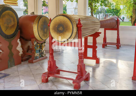 Hohe schmale 5.32 Meter in der Marmor-tempel oder Wat Benchamabophit Dusitvanaram in Bangkok, Thailand drum Stockfoto