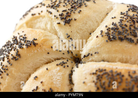 Weißen Mohn Kaiser Brot Rollen auf weiß Stockfoto