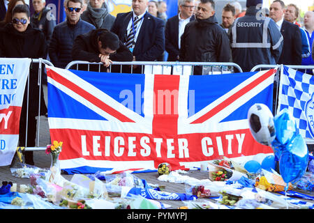 Aiyawatt Srivaddhanaprabha Sohn von Leicester Vorsitzenden, unter denen war zu haben auf tragische Weise ihr Leben am Samstag Abend, wenn ein Hubschrauber mit ihm und vier andere Personen außerhalb King Power Stadion abgestürzt verloren. Stockfoto