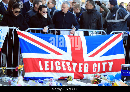 Aiyawatt Srivaddhanaprabha Sohn von Leicester Vorsitzenden, unter denen war zu haben auf tragische Weise ihr Leben am Samstag Abend, wenn ein Hubschrauber mit ihm und vier andere Personen außerhalb King Power Stadion abgestürzt verloren. Stockfoto