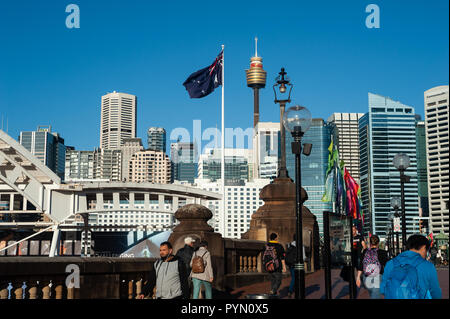 20.09.2018, Sydney, New South Wales, Australien - Ansicht von der Pyrmont Bridge in Darling Harbour in Sydney die Skyline des Central Business District. Stockfoto