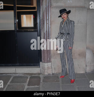 Miss Universe 2012 - Olivia Culpo auf der Fashion Week Paris 2017 gesehen Stockfoto