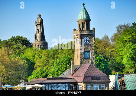 Glasenturm der St. Pauli Landungsbrücken und Bismarck Denkmal in Hamburg, Deutschland, Europa, Glasenturm der St. Pauli Landungsbrücken und Bismarck-D Stockfoto