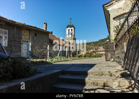 VELIKO Tarnovo, Bulgarien - 11. APRIL 2017: Häuser in der Altstadt von Veliko Tarnovo, Bulgarien Stockfoto