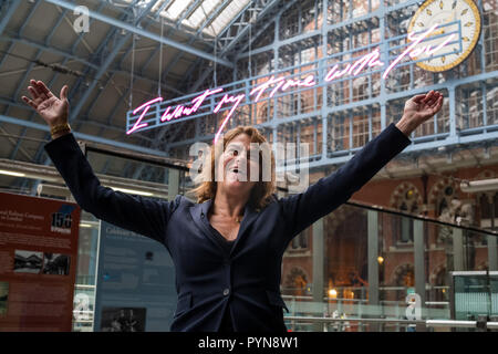 Tracey Emin stellt 2018 Terrasse Kabel kunst Kommission am St. Pancras International: Stockfoto