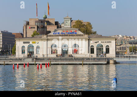 Genf, Schweiz - 24 September 2016: La Cité du Temps Gebäude, Blick von der Pont des Bergues Brücke. La Cité du Temps ist ein öffentliches Ausstellungszentrum ce Stockfoto