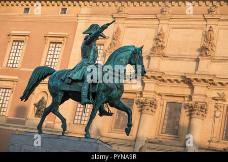 Statue von Karl XIV Johan Karl Johans Torg Platz vor dem Königspalast Gamla Stan, Stockholm, Schweden Stockfoto