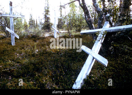 Juli 1973 - alte russische Friedhof entlang Alagnak River, nördlich von King Salmon, Alaska Stockfoto