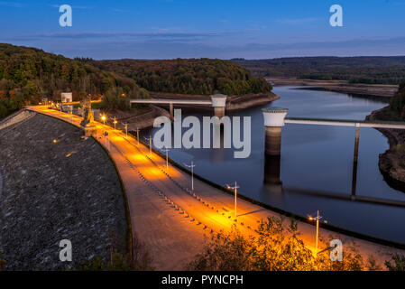 Am Abend Blick auf die gileppe Talsperre in Jalhay, Belgien Stockfoto