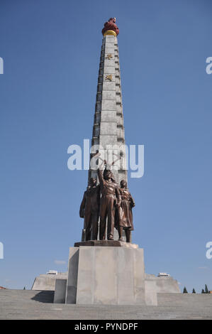 Juche Tower und Arbeiterpartei Denkmal in Pjöngjang North-Korea Stockfoto