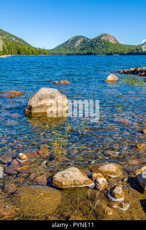 Auf der Suche Jordanien Teich an der Blasen in Acadia National Park Maine in den Vereinigten Staaten Stockfoto