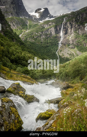 2 sehr schöne Wasserfälle in Norwegen Stockfoto