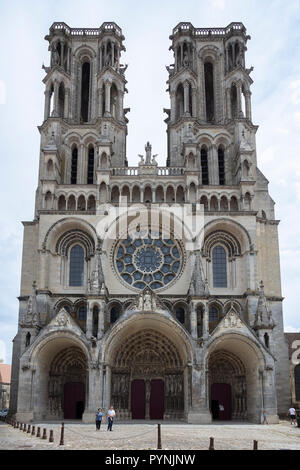 Haupteingang zur Kathedrale Notre-Dame de Leon Stockfoto