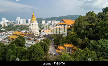 Luftaufnahme über den Kek Lok Si Tempel in Insel Penang, Malaysia Stockfoto