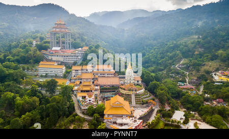 Luftaufnahme über den Kek Lok Si Tempel in Insel Penang, Malaysia Stockfoto