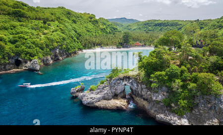 Luftaufnahme des Crsytal Bay Küste und Strand, Nusa Penida Insel, Indonesien Stockfoto