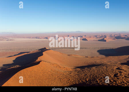 Helikopterblick auf sossusvlei in Namibia Stockfoto