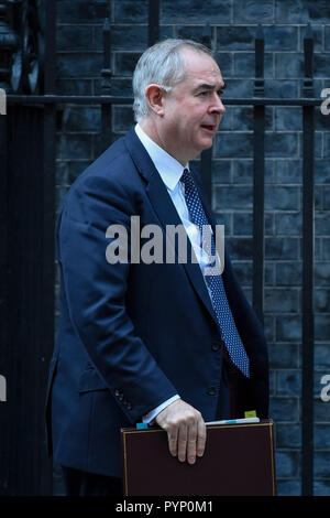 London, Großbritannien. 29. Oktober 2018. Geoffrey Cox QC MP, Attorney General, Ausfahrten 10 Downing Street nach einer Kabinettssitzung, vor Philip Hammond, der Schatzkanzler, präsentiert seine Herbst Budget. Credit: Stephen Chung/Alamy leben Nachrichten Stockfoto