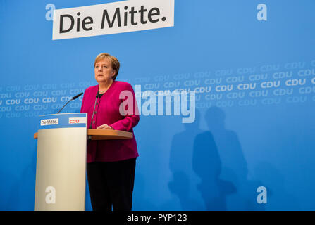 Berlin, Deutschland. 29 Okt, 2018. Die deutsche Bundeskanzlerin Angela Merkel besucht eine Pressekonferenz im Hauptsitz der Christlich Demokratischen Union (CDU) in Berlin, Hauptstadt der Bundesrepublik Deutschland, am Okt. 29, 2018. Die deutsche Bundeskanzlerin Angela Merkel sagte am Montag, dass sie nicht für eine weitere Amtszeit als Bundeskanzler im Jahr 2021, wenn der Aktuelle Amtszeit endet. Credit: Lian zhen/Xinhua/Alamy leben Nachrichten Stockfoto