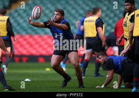 Cardiff, Großbritannien. 29 Okt, 2018. Nicky Smith von Wales in Aktion. . Wales Rugby Team Training im Fürstentum Stadium in Cardiff, South Wales am Montag, den 29. Oktober 2018. Das Team der Vorbereitung für ihre erste Herbst internationale Reihe Match gegen Schottland dieses Wochenende sind. pic von Andrew Obstgarten/Alamy leben Nachrichten Stockfoto