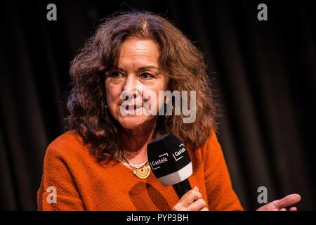 München, Bayern, Deutschland. 29 Okt, 2018. BARBARA ABDALLAH STEINKOPFF, Psychotherapeut mit REFUGIO München. Der capitain der Mission Lifeline Flüchtling Rettung Schiff Claus Peter Reisch war ein Teilnehmer in der 'Geschlossene Staaten von Europa'' (geschlossene Staaten von Europa) Podiumsdiskussion im Münchner Gasteig. Die Mission Lifeline hat politische Angriffe von zahlreichen Regierungen in Europa, die Wanderarbeitnehmer zu verlangsamen oder zu stoppen, rettet im Mittelmeer. Kritiker behaupten, dass Europa zur Einführung von Maßnahmen, die auf der Flucht vor Krieg und Armut so weit wie möglich ab Eur Stockfoto