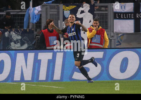 Rom, Italien. 29 Okt, 2018. Italienische Serie A Fussball Spiel SS Lazio - FC Internazionale am Olympiastadion in Foto feier Ziel Mauro Icardi Credit: Antonio Balasco/Alamy leben Nachrichten Stockfoto