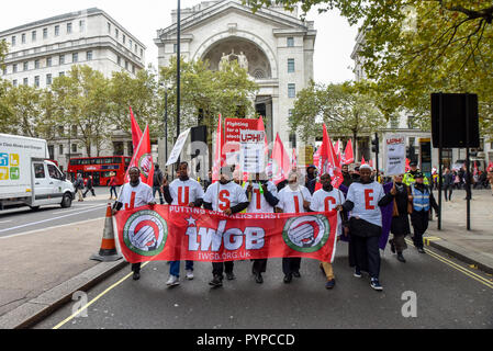 Aldwych, London, UK. 30 Okt, 2018. Die IWGB (Unabhängige Gewerkschaft in Großbritannien) Marsch durch die Innenstadt von London wie die IWGB Uber in der Berufungsinstanz Gesichter als Teil der fortwährenden Kampf um die Rechte der Arbeitnehmer. Quelle: Matthew Chattle/Alamy leben Nachrichten Stockfoto