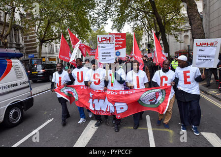 Aldwych, London, UK. 30 Okt, 2018. Die IWGB (Unabhängige Gewerkschaft in Großbritannien) Marsch durch die Innenstadt von London wie die IWGB Uber in der Berufungsinstanz Gesichter als Teil der fortwährenden Kampf um die Rechte der Arbeitnehmer. Quelle: Matthew Chattle/Alamy leben Nachrichten Stockfoto