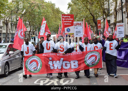 Aldwych, London, UK. 30 Okt, 2018. Die IWGB (Unabhängige Gewerkschaft in Großbritannien) Marsch durch die Innenstadt von London wie die IWGB Uber in der Berufungsinstanz Gesichter als Teil der fortwährenden Kampf um die Rechte der Arbeitnehmer. Quelle: Matthew Chattle/Alamy leben Nachrichten Stockfoto