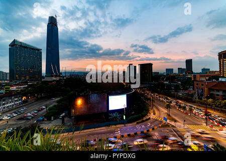 KUALA LUMPUR, 16. August 2018 - Sonnenaufgang auf dem höchsten Gebäude in der Herstellung von Malaysia Stockfoto