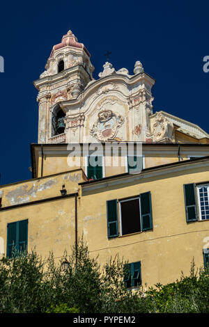 Die barocke Kirche San Giovanni Battista in Cervo in Italien Stockfoto