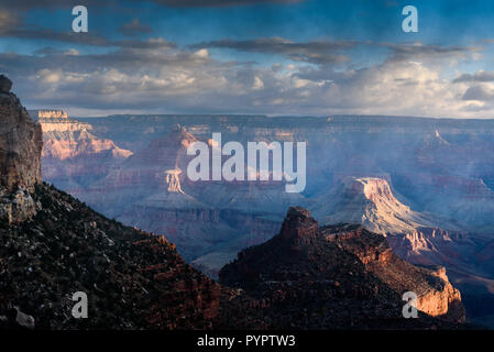 Wandern auf dem Bright Angel Trail, Grand Canyon National Park, Arizona, USA. Stockfoto