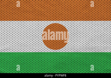 Niger Flagge auf Polyester nylon Sportswear Netzware mit einige Falten gedruckt Stockfoto