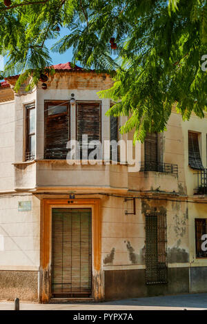 Schöne alte Haus auf der Ecke der Calle de Marques De Cubas in der Ortschaft Jicarilla, Spanien Stockfoto