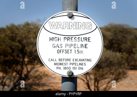 Begraben Gas Pipeline Warnschild im australischen Outback, Murchison, Western Australia Stockfoto