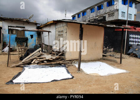 Attiéké Produktion in Blockhauss, Abidjan, Cote d'Ivoire Stockfoto