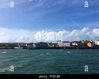 Kilronan, Inishmore, Irland. 19. September 2018. Blick auf die Küste von Kilronan (Cill Rónáin) auf der Insel Inis Mór (Inishmore) in Irland. Stockfoto