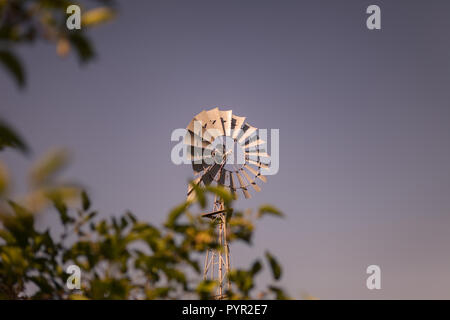 Windmühle in den Himmel Stockfoto