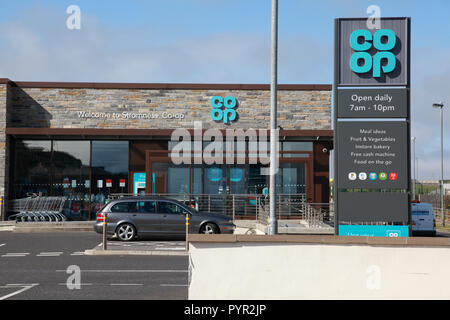 Die genossenschaft Supermarkt eröffnet in Stromness, Orkney im Jahr 2015 Stockfoto