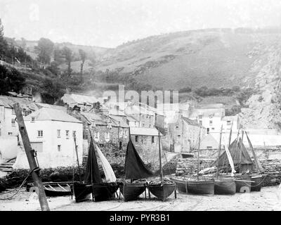 Der Hafen Polperro Anfang der 1900er Jahre Stockfoto