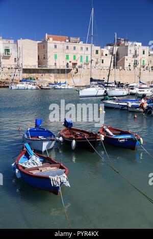 Fischerhafen in Italien - Giovinazzo Stadt in Apulien. Stockfoto
