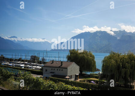 Genfer See mit Campingplatz in der Schweiz Stockfoto