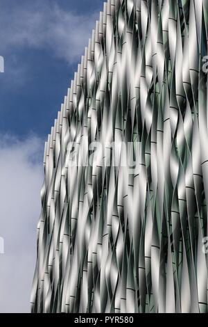 LONDON, Großbritannien - 8. JULI 2016: Denkmal am 11-19 Denkmal Street in London, UK. Es wurde von Architekten und verfügt über Twisted eloxiert konzipiert Stockfoto