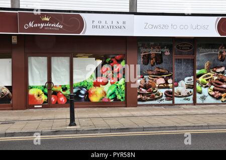 DONCASTER, Großbritannien - 12 Juli, 2016: Polnische Delikatessen Shop in der Innenstadt von Doncaster, Großbritannien. 790.000 Menschen in Polen geboren ihren Wohnsitz im Vereinigten Königreich. Stockfoto