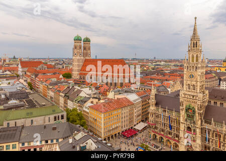 München, Deutschland. September 22, 2018. Luftaufnahme der Stadt München und der Frauenkirche (München Kathedrale) Stockfoto