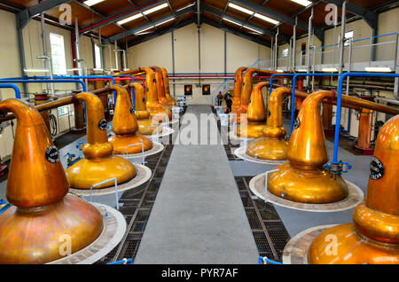 DUFFTOWN, Großbritannien - 5 September 2013: Einrichtung von Glenfiddich Distillery Halle mit Pot Stills Stockfoto