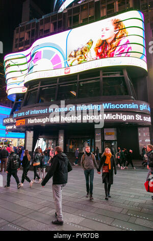Times Square bei Nacht, Manhattan, New York City, USA Stockfoto